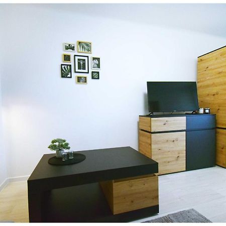 Color24 Centrum Nisko Apartman Kültér fotó