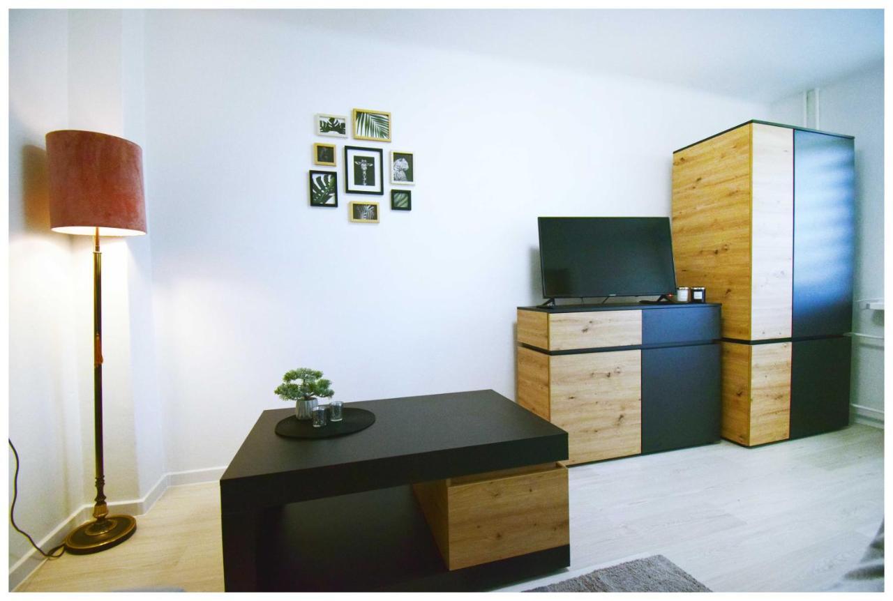 Color24 Centrum Nisko Apartman Kültér fotó