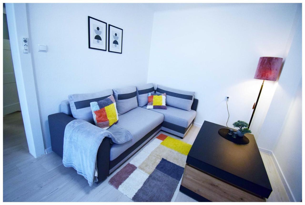 Color24 Centrum Nisko Apartman Kültér fotó