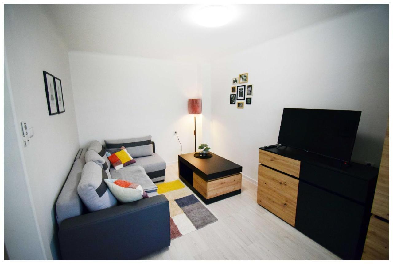 Color24 Centrum Nisko Apartman Kültér fotó