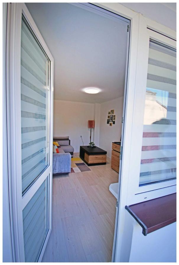 Color24 Centrum Nisko Apartman Kültér fotó